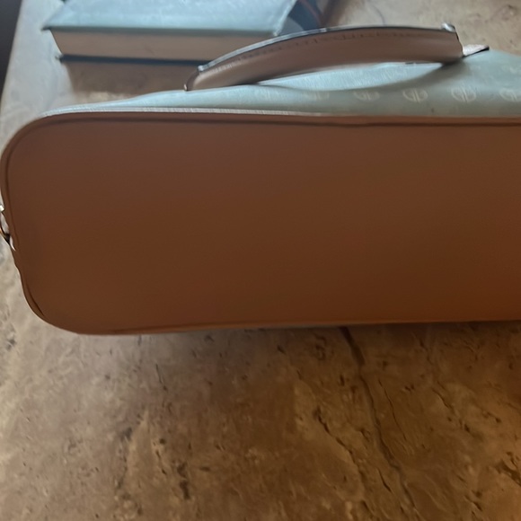 Fun Bag with whimsical design - Picture 4 of 4